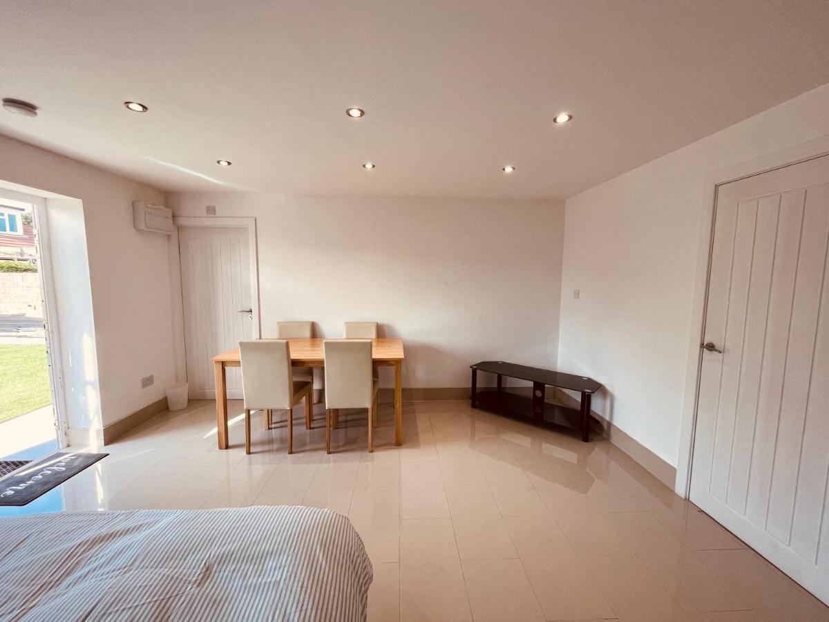 Large Studio Flat B Near Heathrow Hillingdon Buitenkant foto