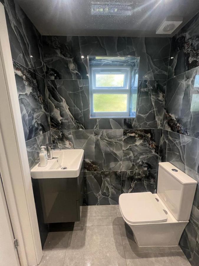 Large Studio Flat B Near Heathrow Hillingdon Buitenkant foto